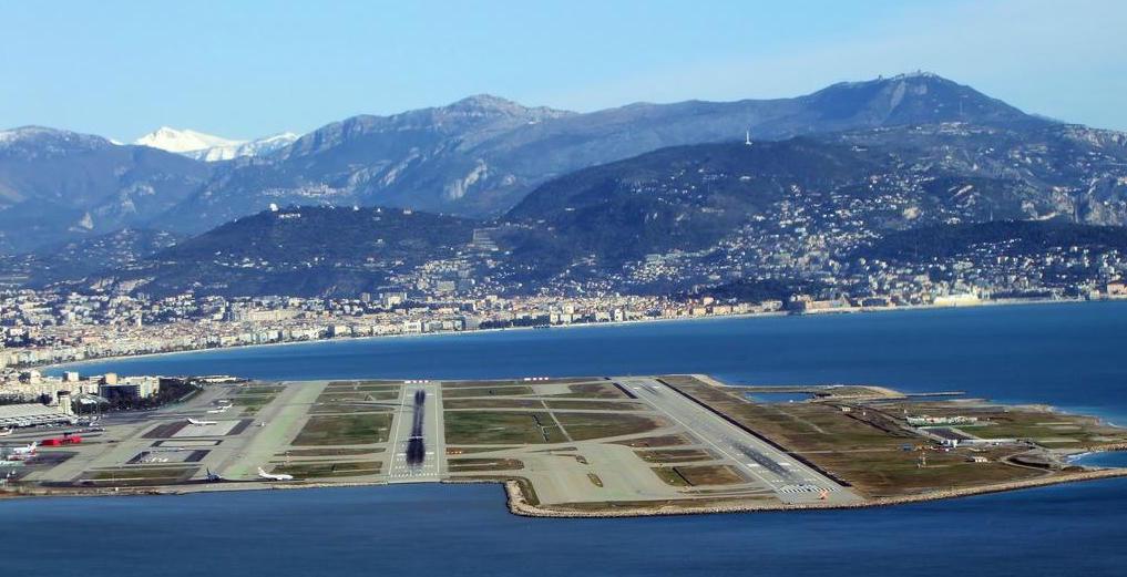 Location de Voiture de Luxe à Nice aéroport